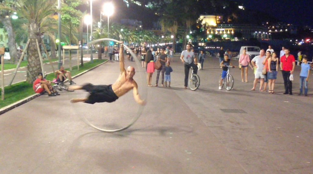 street-performers-in-the-south-of-france-videos-from-wine-travel-song