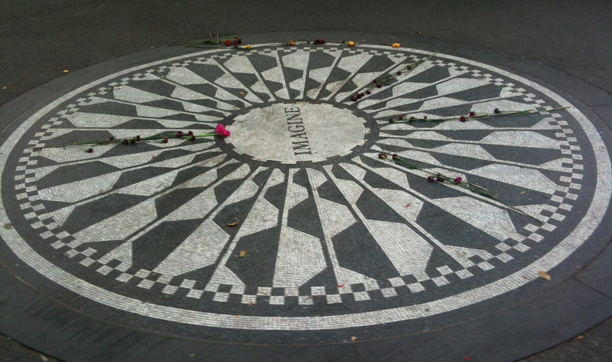 John Lennon Imagine - Strawberry Fields New York