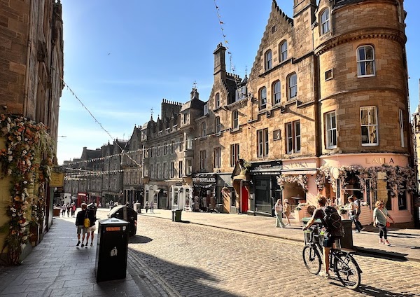 Cockburn Street Edinburgh in the Sunshine June 2023