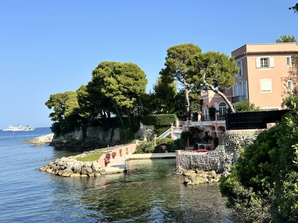 A close up view of the landscaped gardens of Lo Scoglietto - Summer 2024