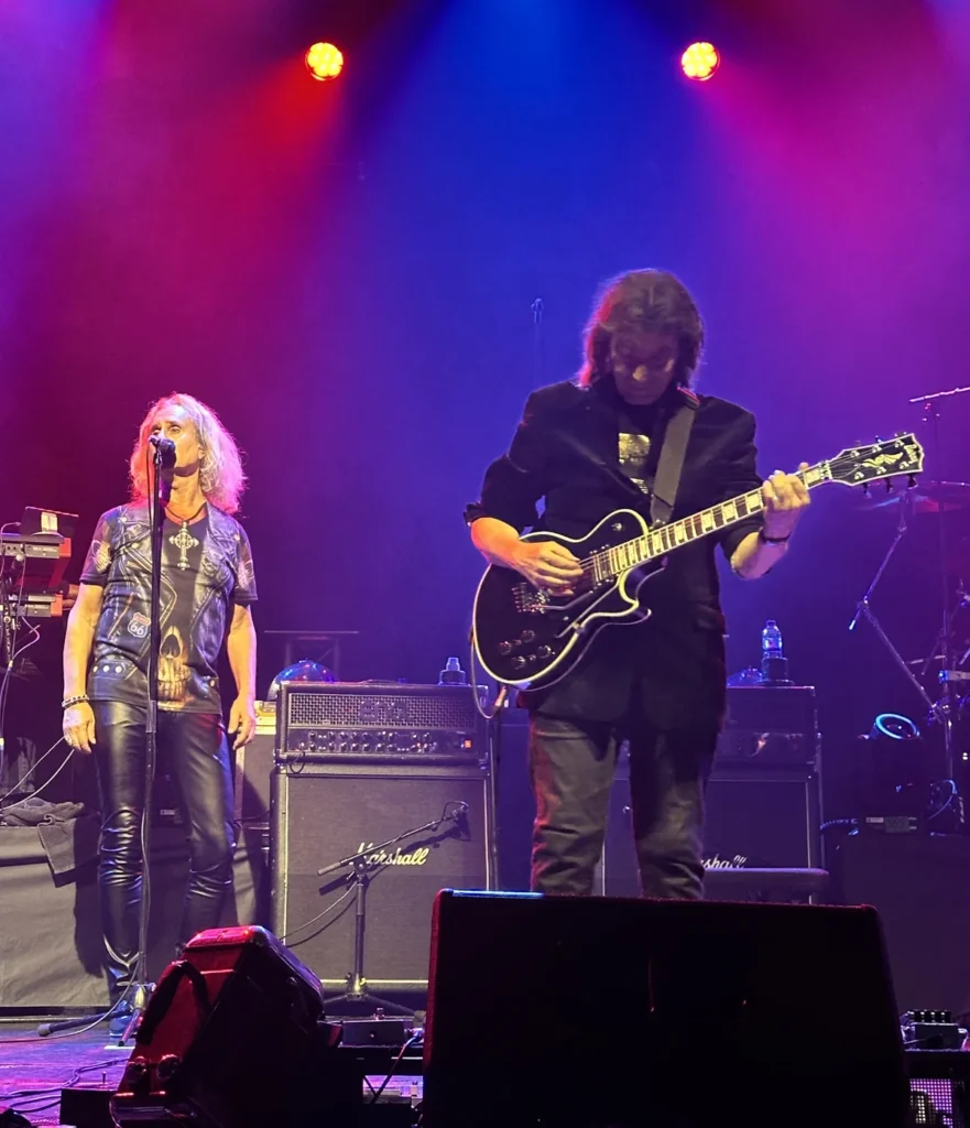 Steve Hackett and nad Sylvan singin Lamb Lies Down on Broadway